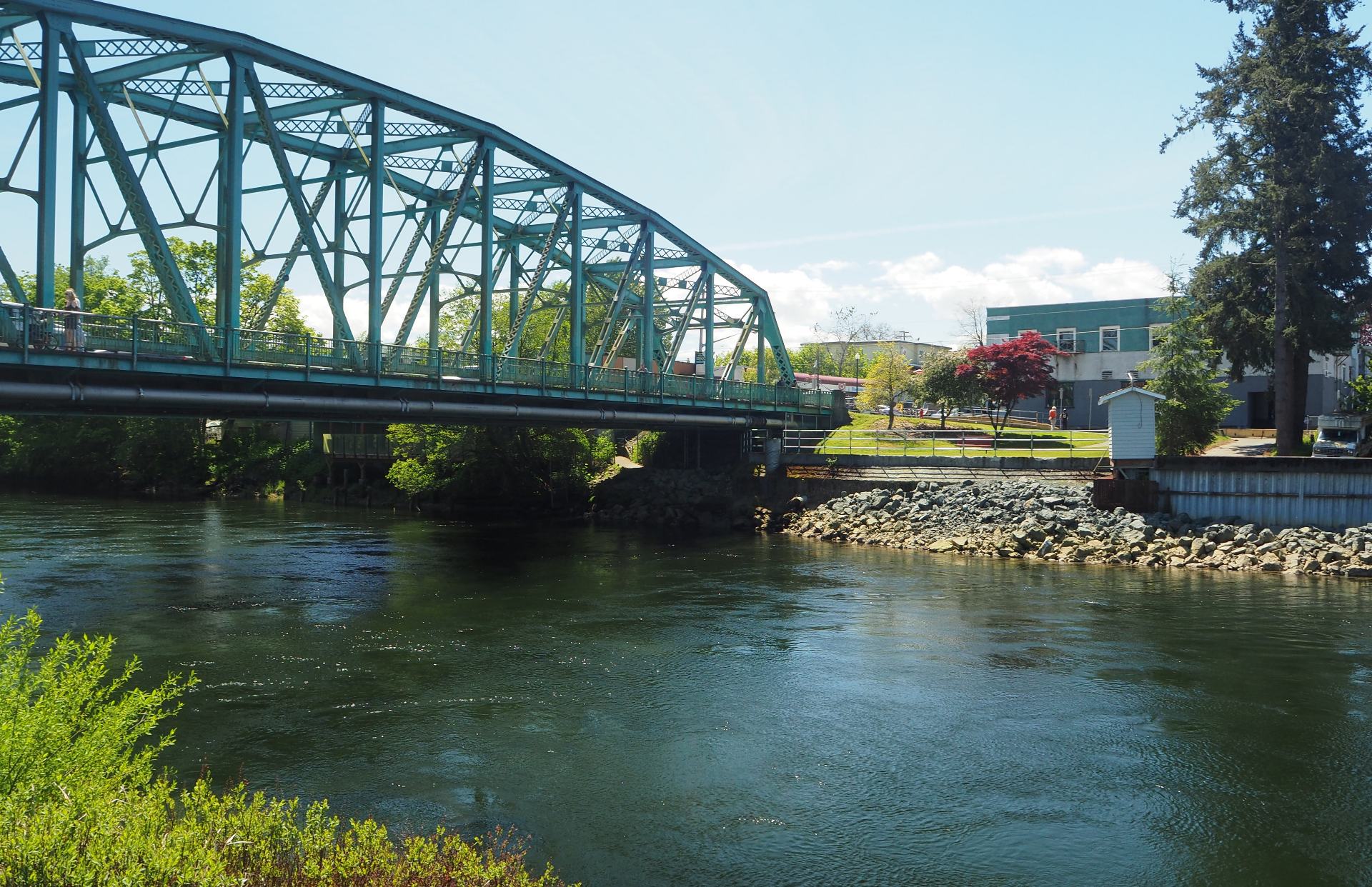 Courtenay River bridge on a clear day